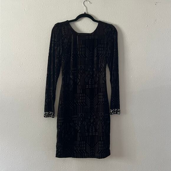 GUESS Black Velvet Dress Size 6 Long Sleeve Beaded Cuffs Old Money Holiday - Picture 3 of 8